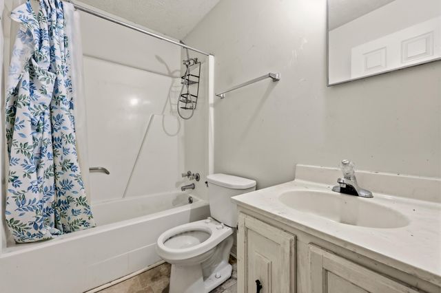 605 Elk Lake Drive, Lexington, KY 40517