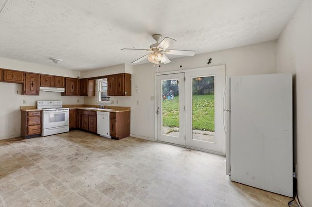 605 Elk Lake Drive, Lexington, KY 40517