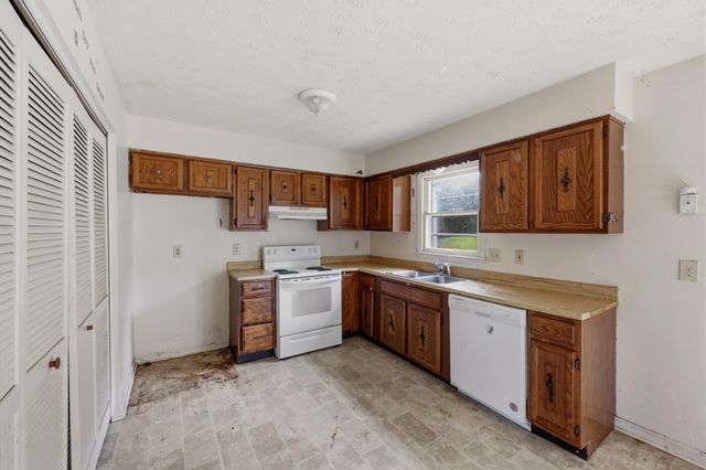 605 Elk Lake Drive, Lexington, KY 40517