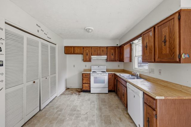 605 Elk Lake Drive, Lexington, KY 40517