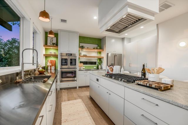 13 Meridian DR, Wimberley, TX 78676