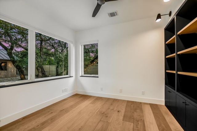 13 Meridian DR, Wimberley, TX 78676