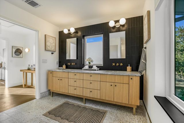 13 Meridian DR, Wimberley, TX 78676