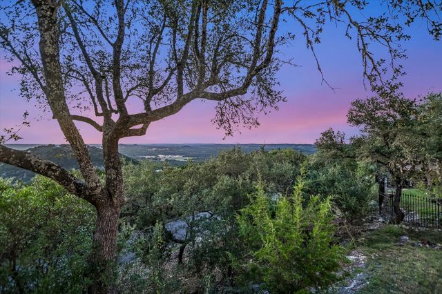 13 Meridian DR, Wimberley, TX 78676