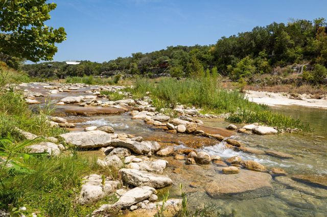 13 Meridian DR, Wimberley, TX 78676