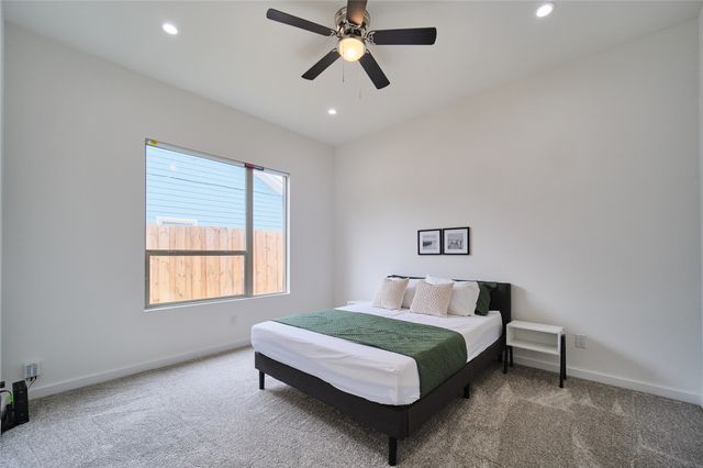 1350 Strickland Street, Dallas, TX 75216