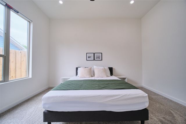 1350 Strickland Street, Dallas, TX 75216