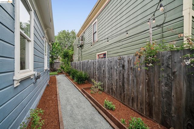 1206 E 22Nd St, Oakland, CA 94606