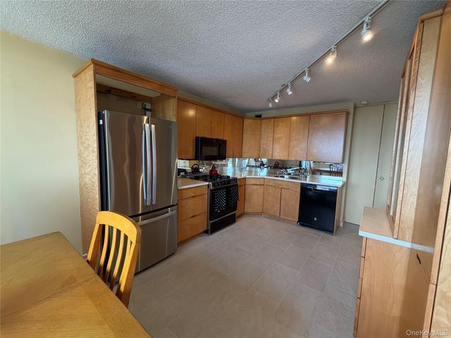 1 Bay Club Drive 16H, Bayside, NY 11360