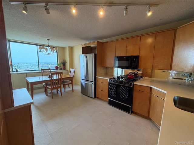 1 Bay Club Drive 16H, Bayside, NY 11360