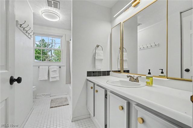1801 Carver Lane, Hudson, OH 44236