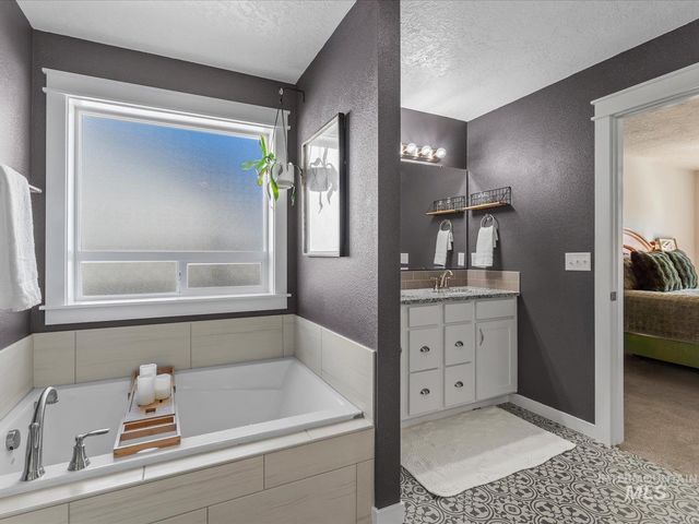 4254 N Alester Ave, Meridian, ID 83646