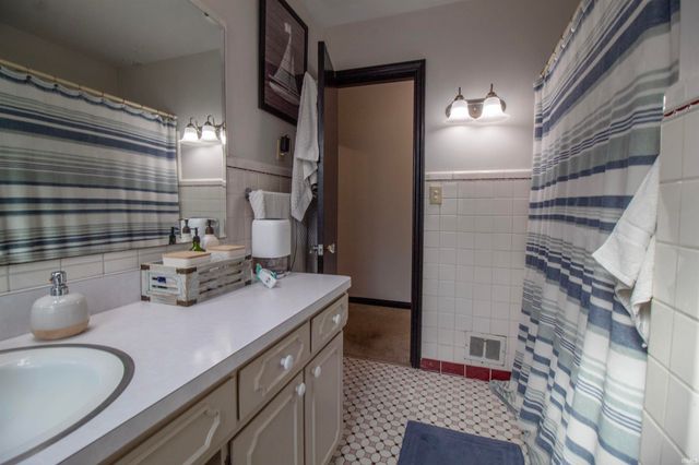 1411 E 8th Street, Anderson, IN 46012