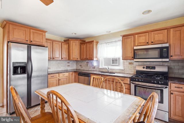 16 DODGE DR, Hamilton, NJ 08610