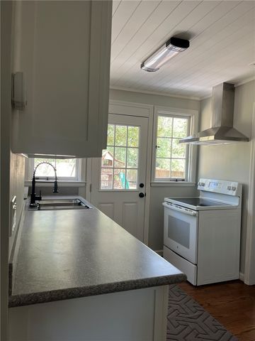 10 Stewart Ave, St Simons Island, GA 31522