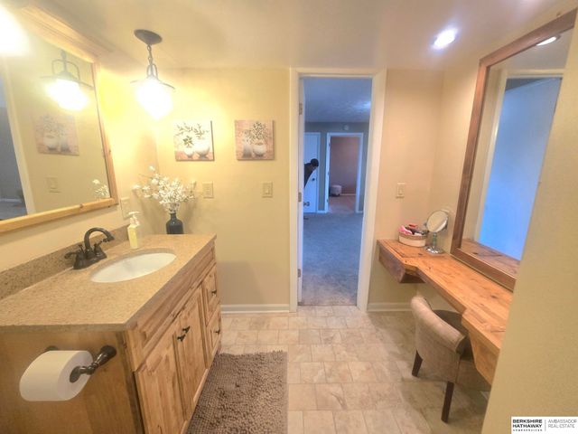 1001 Beaver Lake Boulevard, Plattsmouth, NE 68048