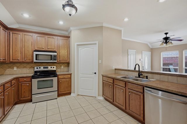 2704 Rex Cruse Drive, Sherman, TX 75092