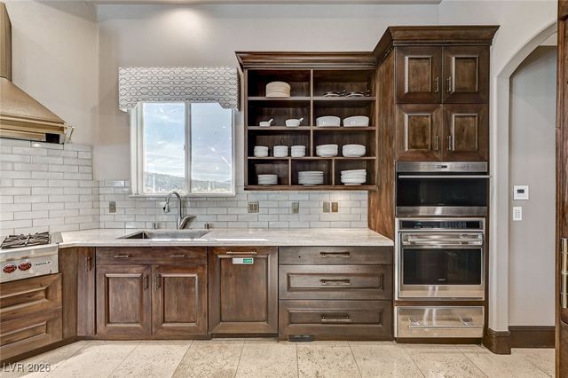 1 Awbrey Court, Henderson, NV 89052