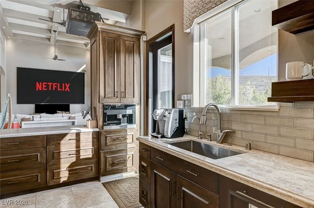 1 Awbrey Court, Henderson, NV 89052