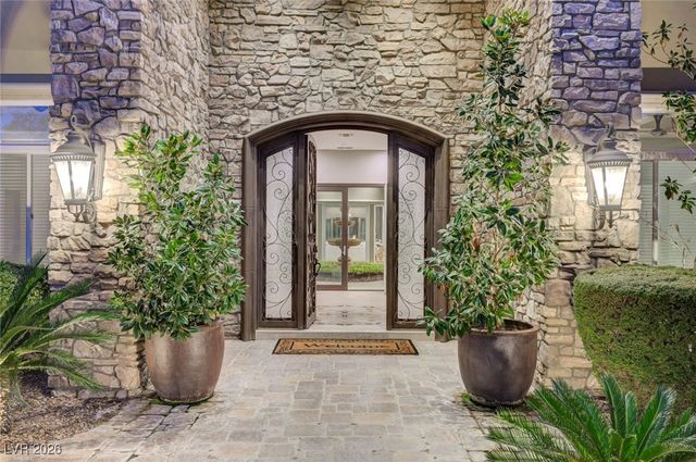 1 Awbrey Court, Henderson, NV 89052