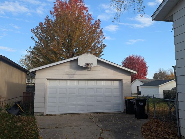 2043 42nd Street NW, Rochester, MN 55901