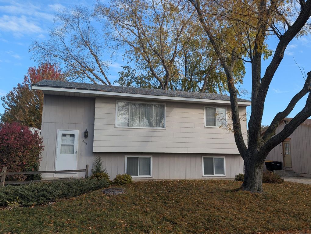 2043 42nd Street NW, Rochester, MN 55901