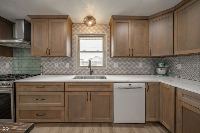 2304 Meadow Way, Anderson, IN 46012