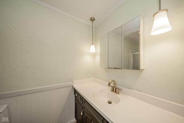 2304 Meadow Way, Anderson, IN 46012