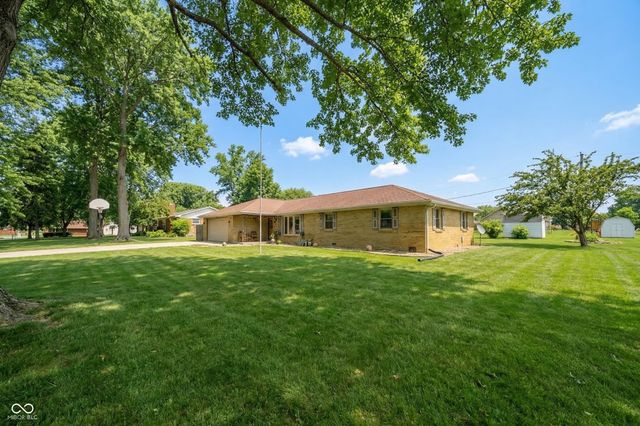2304 Meadow Way, Anderson, IN 46012