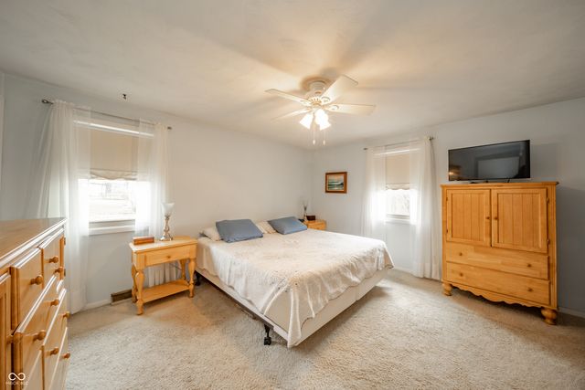 2304 Meadow Way, Anderson, IN 46012