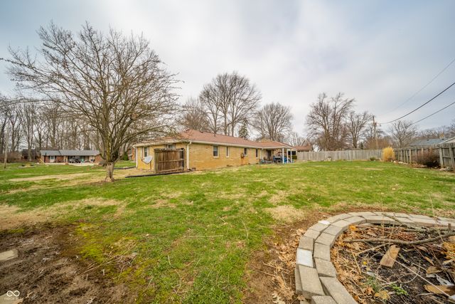 2304 Meadow Way, Anderson, IN 46012