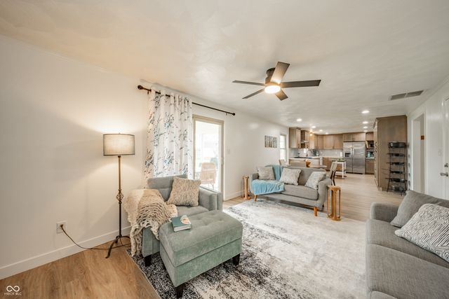 2304 Meadow Way, Anderson, IN 46012