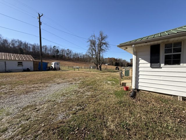1560 Hurricane Creek Rd, Waynesboro, TN 38485
