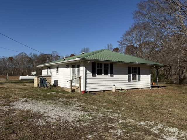 1560 Hurricane Creek Rd, Waynesboro, TN 38485