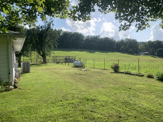 1560 Hurricane Creek Rd, Waynesboro, TN 38485