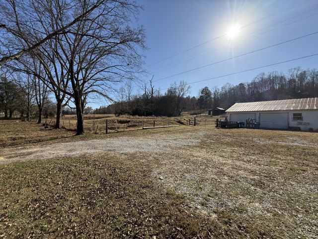 1560 Hurricane Creek Rd, Waynesboro, TN 38485