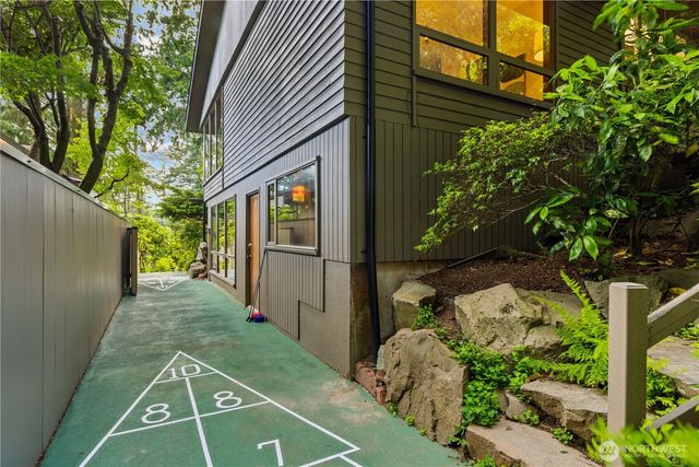 11032 39th Avenue NE, Seattle, WA 98125