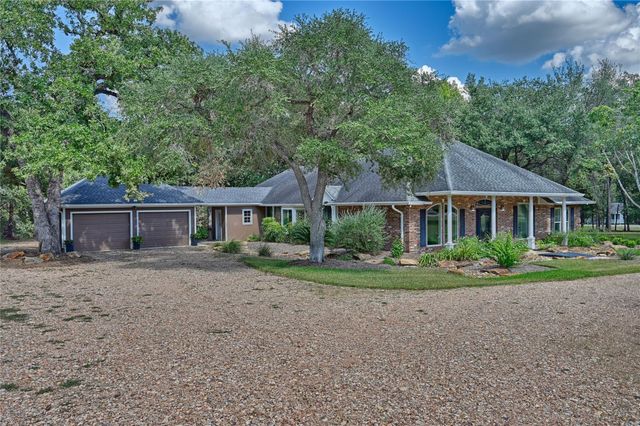 5603 Sandy Creek Lane, Brenham, TX 77833