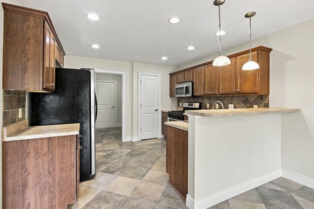 3102 CRABAPPLE LN, Columbia, MO 65203