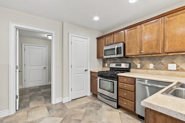 3102 CRABAPPLE LN, Columbia, MO 65203