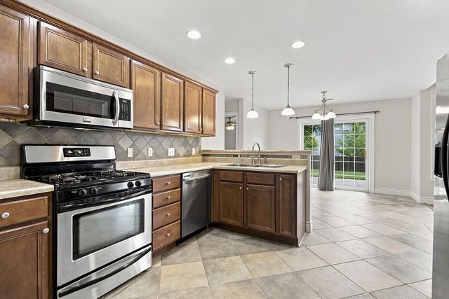 3102 CRABAPPLE LN, Columbia, MO 65203