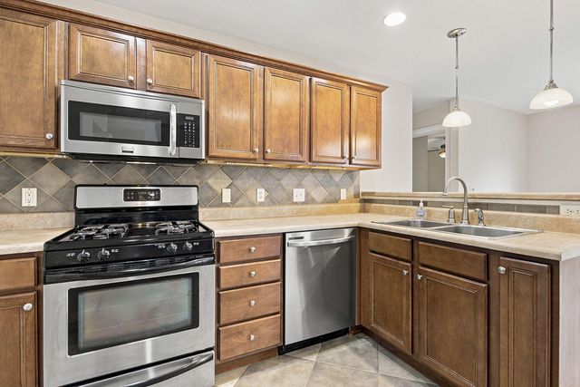 3102 CRABAPPLE LN, Columbia, MO 65203