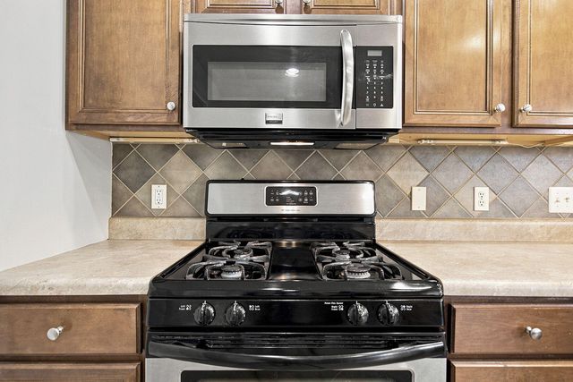3102 CRABAPPLE LN, Columbia, MO 65203