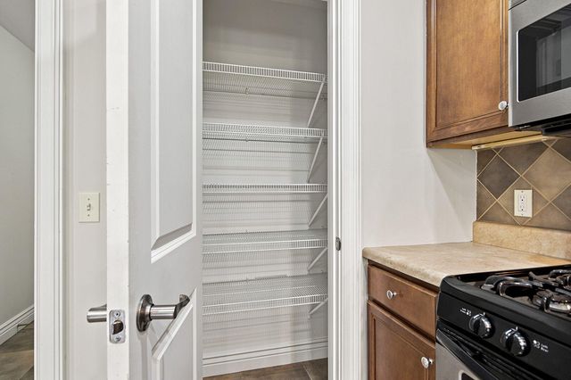3102 CRABAPPLE LN, Columbia, MO 65203