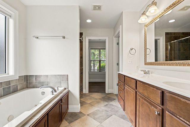 3102 CRABAPPLE LN, Columbia, MO 65203