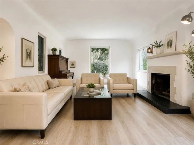 1424 E Mountain, Glendale, CA 91207