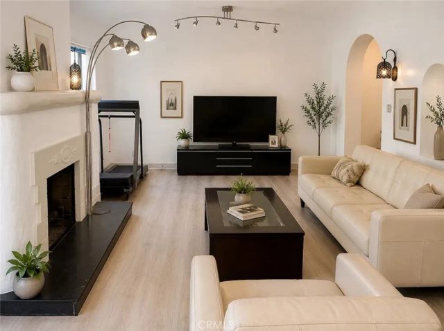 1424 E Mountain, Glendale, CA 91207