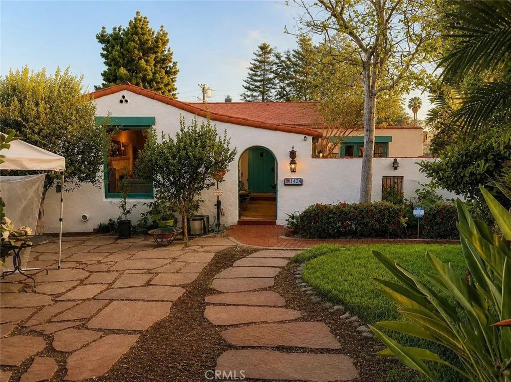 1424 E Mountain, Glendale, CA 91207