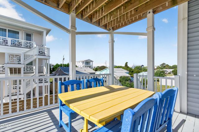 111 Hanby Avenue, Carolina Beach, NC 28428