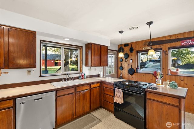 1415 Centralia Alpha Road, Chehalis, WA 98532